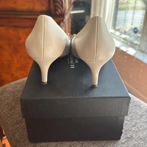 Coach shoes with 2.5” heel - Picture 4 of 7